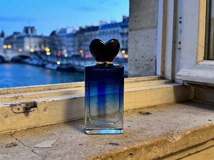 Guerlain allège L’Heure Bleue avec une teinture d’iris Soyons Élégantes