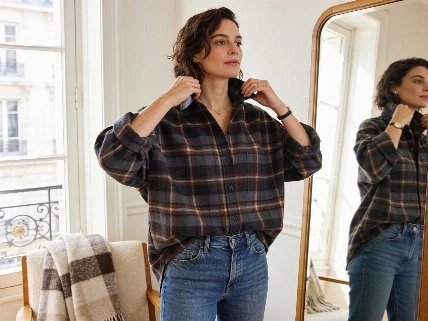 La chemise en flanelle s’impose comme l’essentiel vintage de l’automne Soyons Élégantes